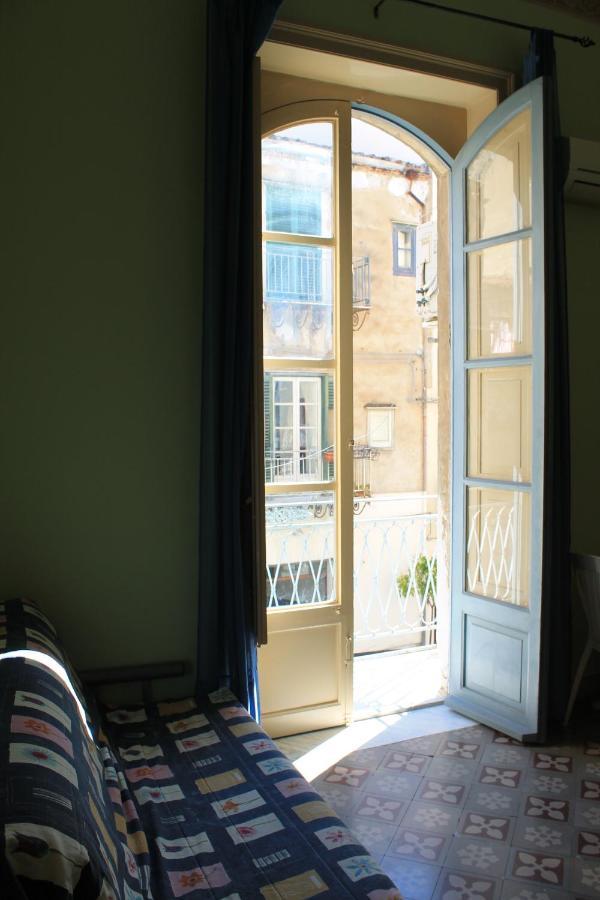 Adelfes Cefalu