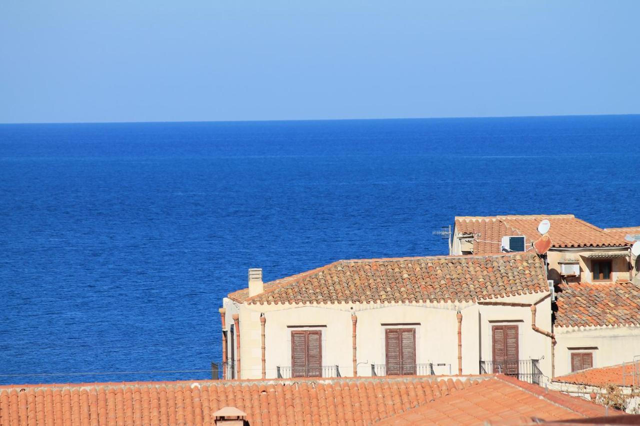 Adelfes Cefalu